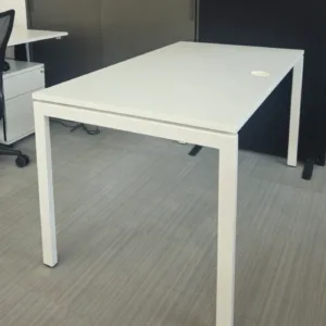 Biurko 140x80 białe noga kwadrat