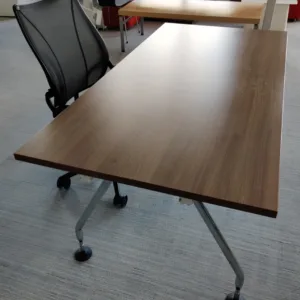 Stół konferencyjny VITRA 160x80 orzech, noga chrom