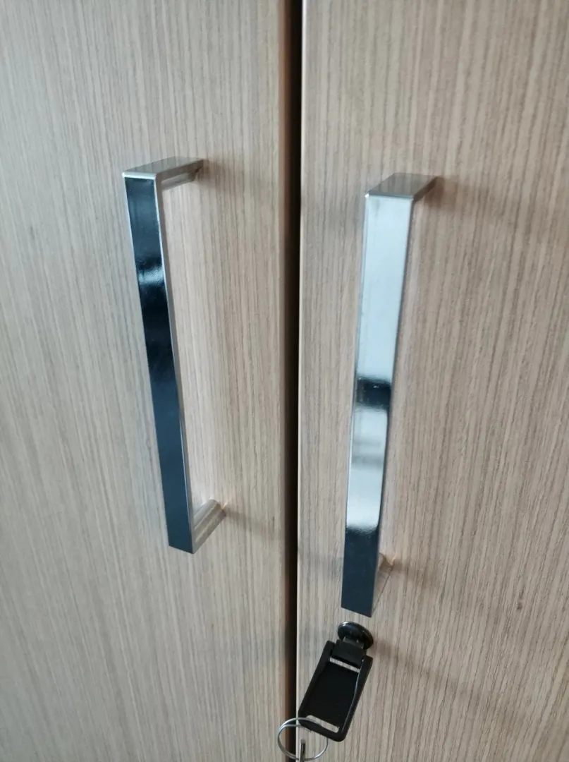 Szafa Steelcase 4OH dąb bielony UBRANIOWA