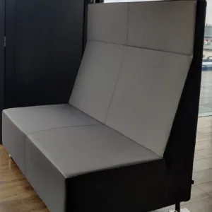 Sofa FURNIKO 2-os. wysokie oparcie szary i ciemnoszary płoza chrom szer. 135xh130x80