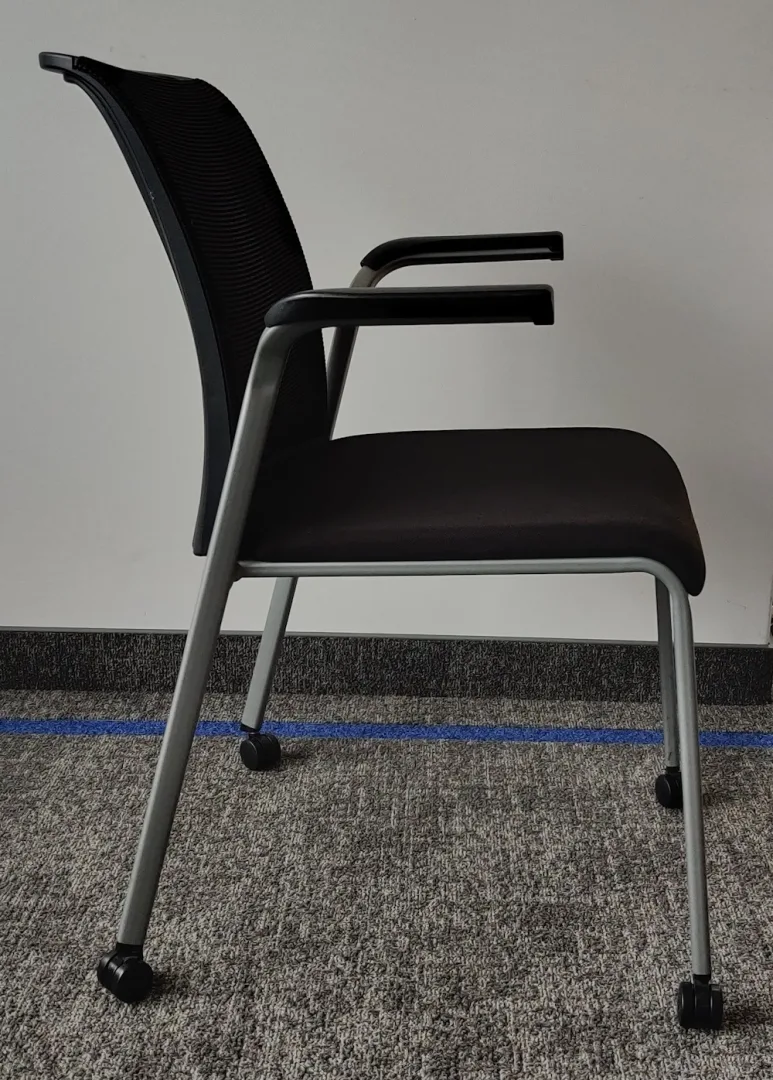 Krzesła konferencyjne Steelcase Reply czarne