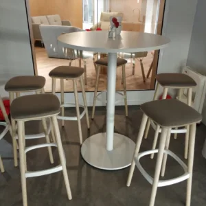 Hocker PEDRALI tapicerowany, jasne drewno