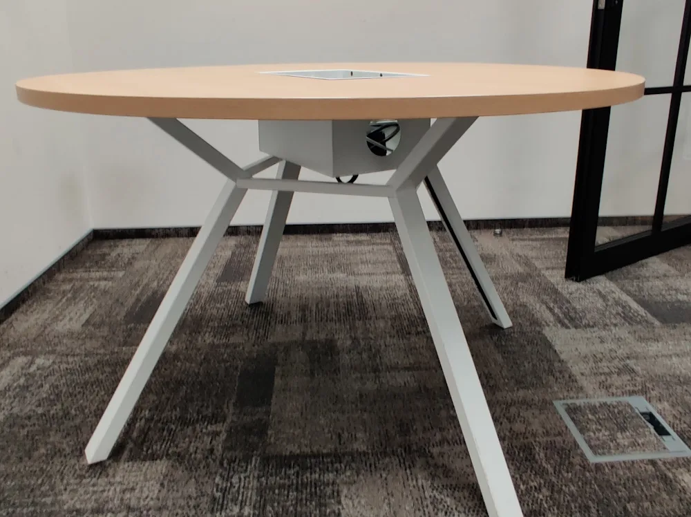 Stół konferencyjny FURNIKO śr. 120 cm dąb noga x mediabox (brak klapki)
