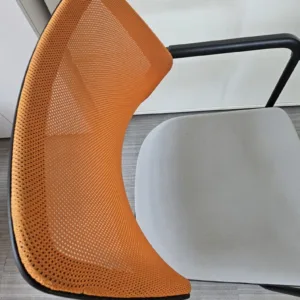 Krzesło konferencyjne STEELCASE Qivi pomarańczowe płoza
