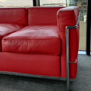 Sofa czerwona 2-os. skóra Cassina LC2 180x70, wys. 70 cm (Corbusier)