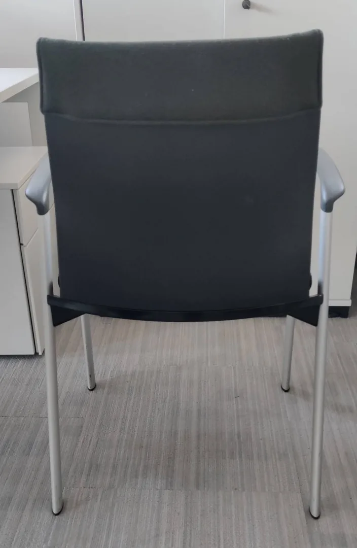 Krzesło konferencyjne WILKHAHN MODUS czarne, szara baza