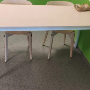 Biurko Mikomax /Kinnarps 140x70 brzoza noga biała