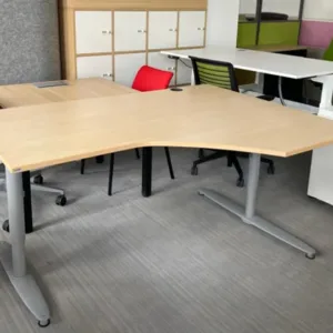 Biurko Kinnarps 160x120 brzoza prawe TS