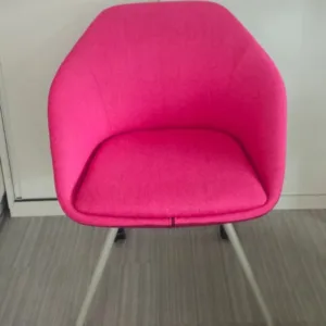 Krzesło konferencyjne ALLERMUIR różowe kubełek na kółkach