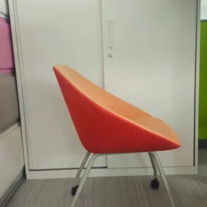 Krzesło konferencyjne ALLERMUIR pomarańczowe kubełek na kółkach