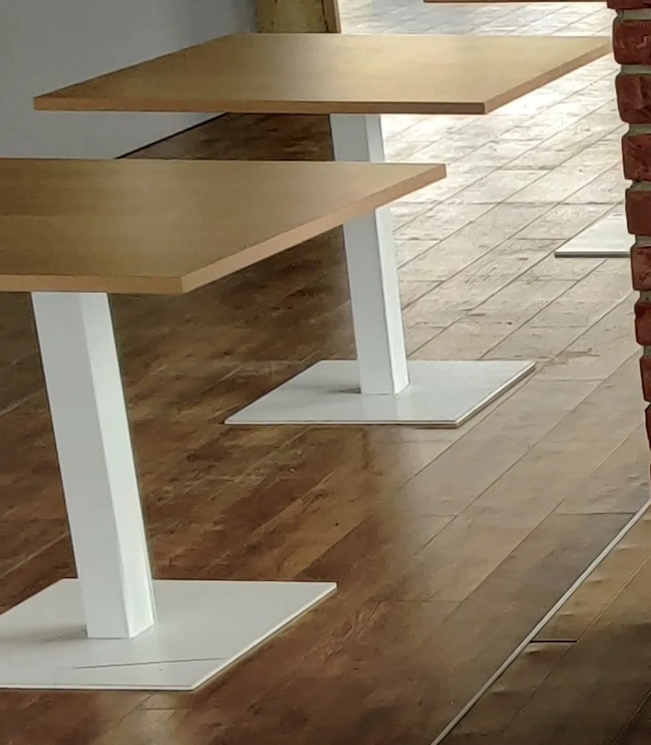 Stolik FURNIKO 90x90 dąb baza kwadrat