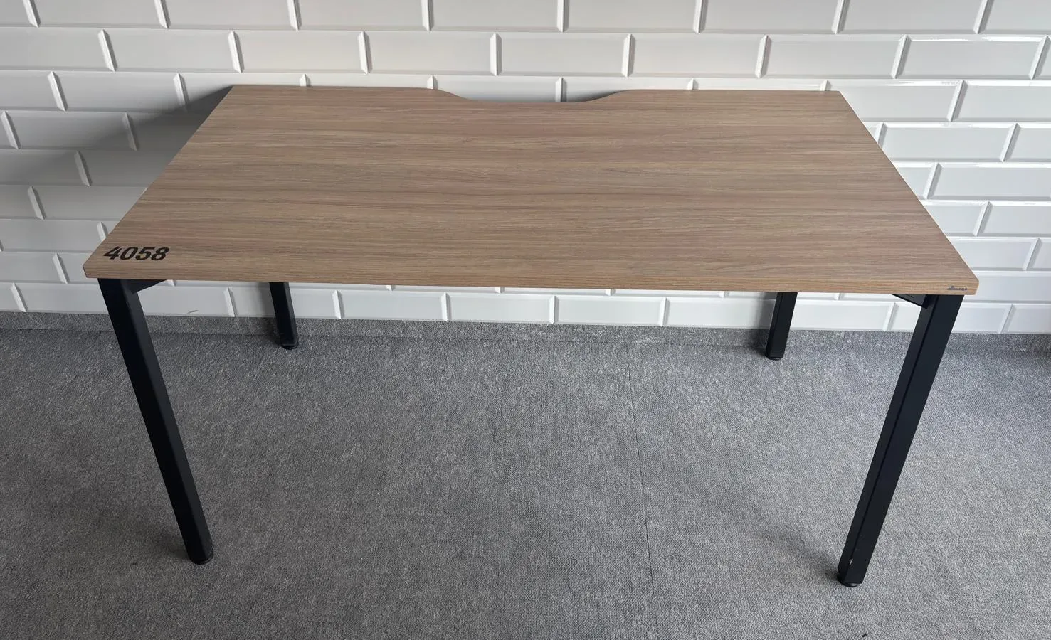 Biurko Maro 140x80 orzech noga czarna kwadratowa