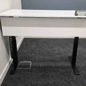 Biurko elektryczne Kinnarps 140x70 biały stelaż czarny