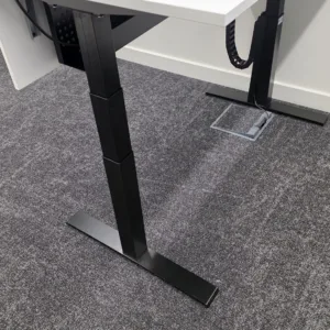 Biurko elektryczne Kinnarps 140x70 biały stelaż czarny