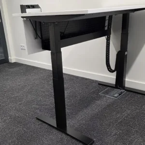 Biurko elektryczne Kinnarps 140x70 biały stelaż czarny