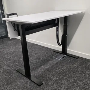 Biurko elektryczne Kinnarps 140x70 biały stelaż czarny