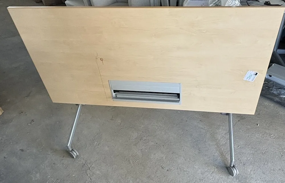 Stół mobilny Kinnarps 140x70 brzoza