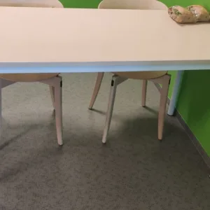 Biurko Mikomax /Kinnarps 140x70 brzoza noga biała