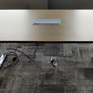 Stół konferencyjny FURNIKO 160x90 dąb noga biała trapez mediaport