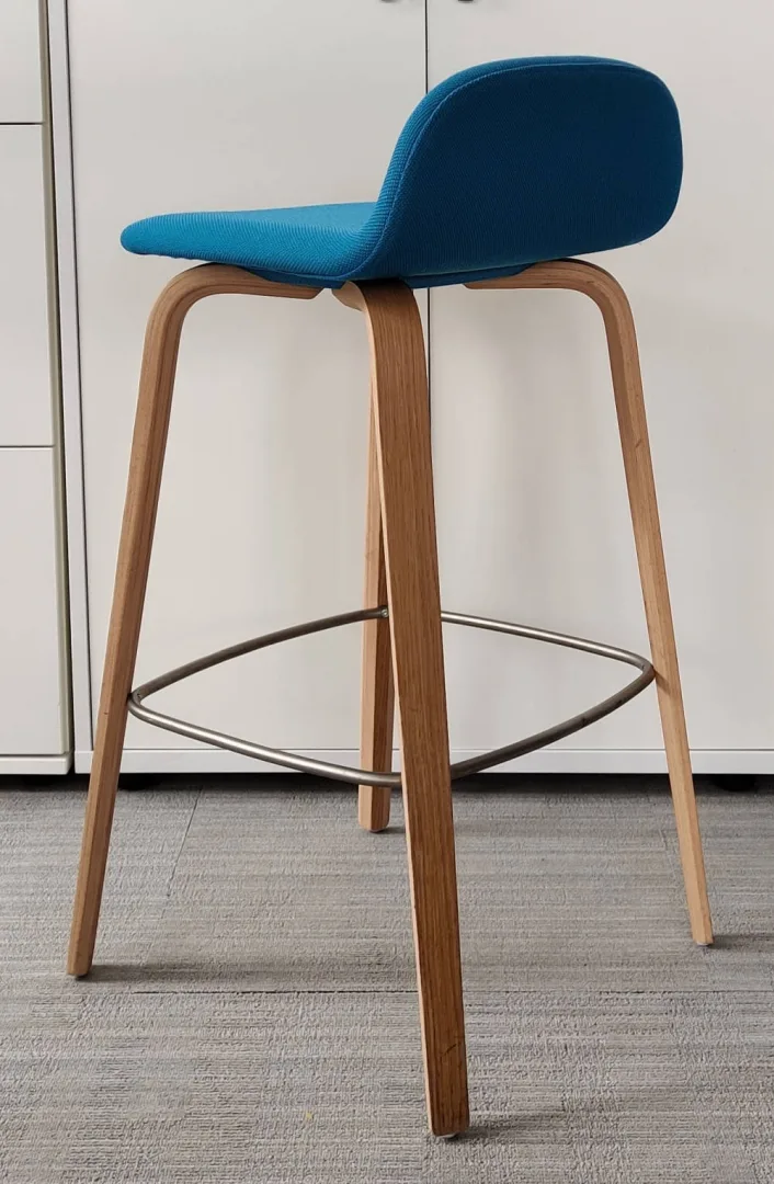 Hocker tapicerowany MUUTO VISU niebieski