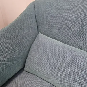 Sofa 3-os. niebieska 220x80 z białym stolikiem 24x40