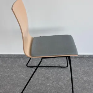 Krzesło konferencyjne sklejka szare siedzisko płoza