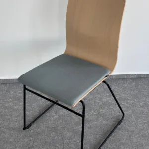 Krzesło konferencyjne sklejka szare siedzisko płoza