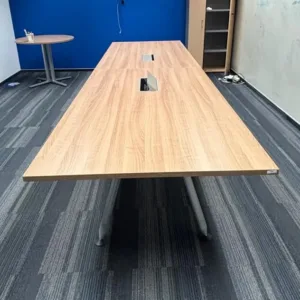 Stół konferencyjny Hermann Miller 360x100 orzech 2 moduły nogi jasne szare