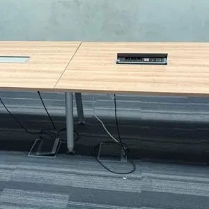 Stół konferencyjny Hermann Miller 360x100 orzech 2 moduły nogi jasne szare