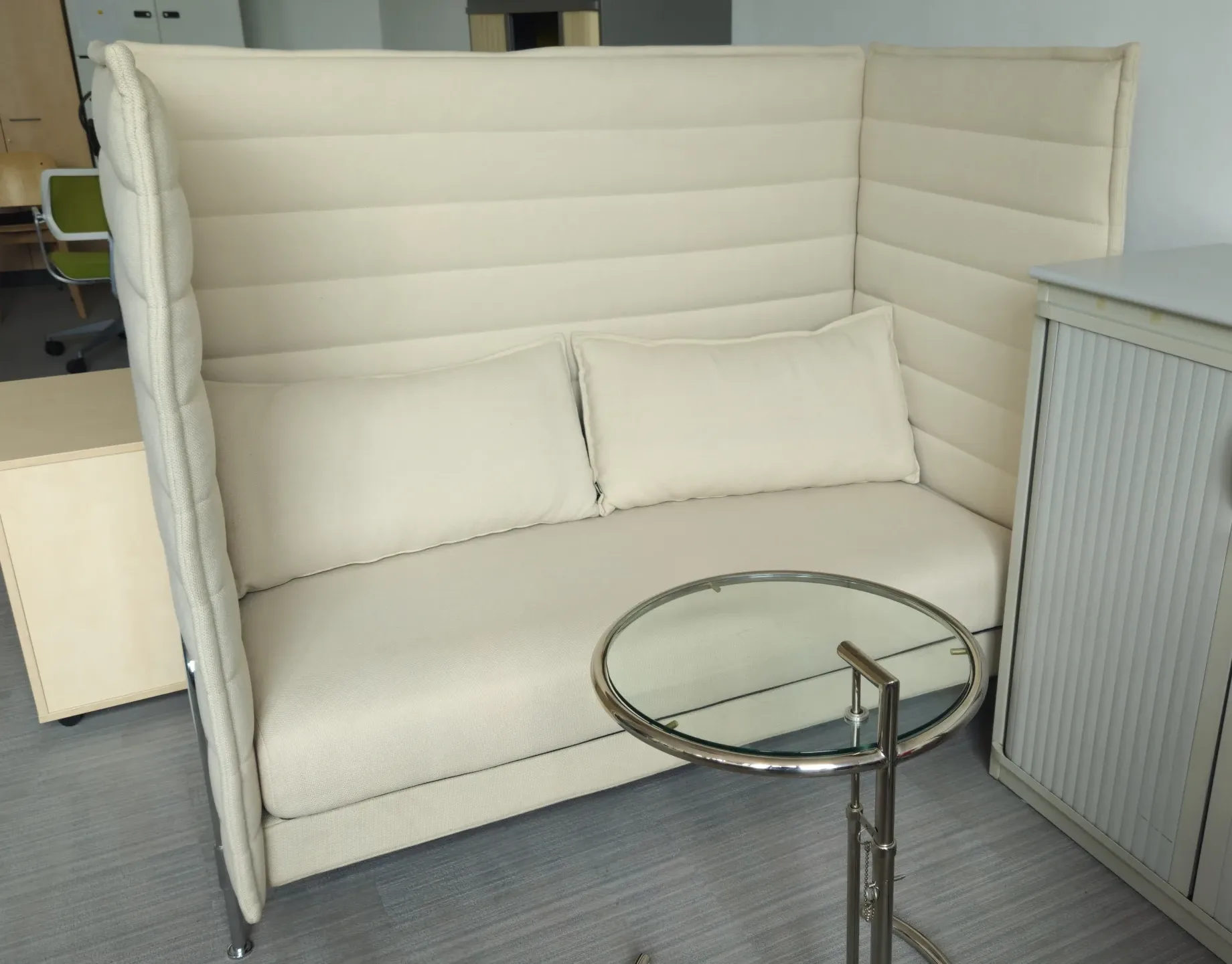 Sofa Vitra Alcove 2-osobowa kremowa