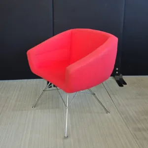 Fotel tapicerowany Softline czerwony nogi chrom mały gabarytowo