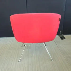 Fotel tapicerowany Softline czerwony nogi chrom mały gabarytowo