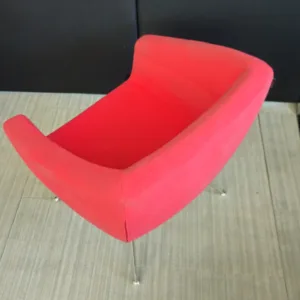 Fotel tapicerowany Softline czerwony nogi chrom mały gabarytowo