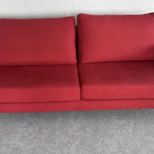 Sofa 2 os. czerwona + 2 pufy