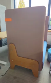 Sofa akustyczna Mikomax 152x142h siedzisko niebieskie obudowa szara drewniane nogi